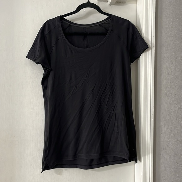 Lululemon women’s short sleeve top - Picture 4 of 10